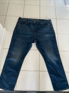 American Eagle Outfitters Men’s Straight Jeans in Dark Blue Wash